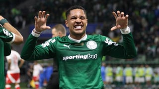 Vitor Roque recupera los dientes y vuelve a rugir 