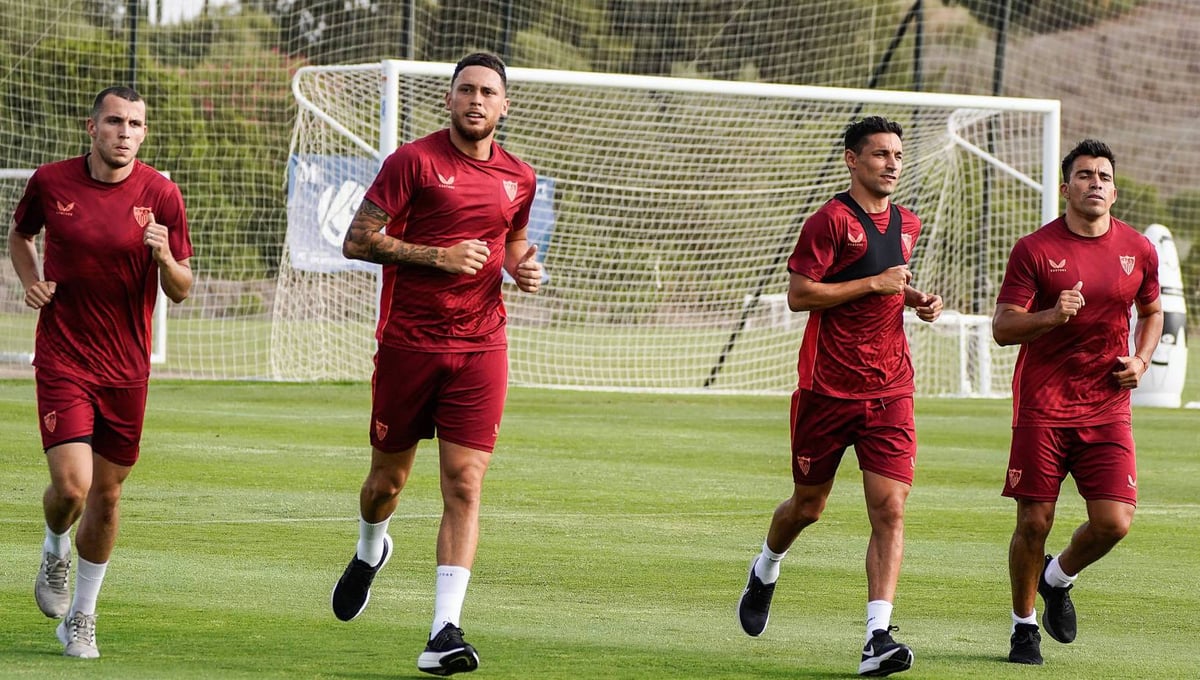 Los internacionales del Sevilla ya sudan en Montecastillo, excepto uno