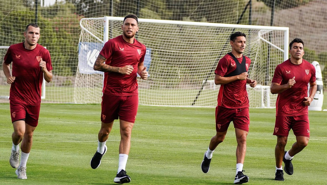 Los internacionales del Sevilla ya sudan en Montecastillo, excepto uno