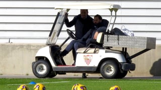 Sow se sube al carro ante la atenta mirada de Víctor Orta y Del Nido Carrasco