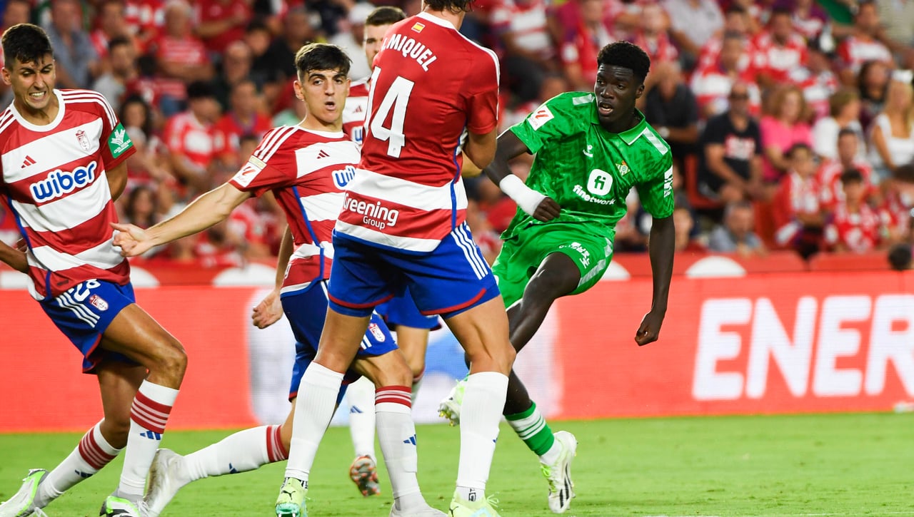 Assane despabila a un Betis que se queda a medias en Granada (1-1)