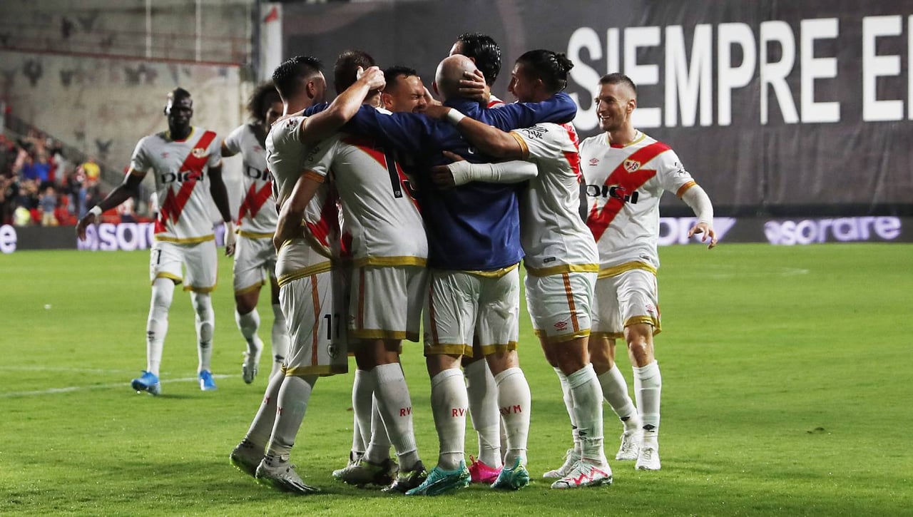 En Vallecas todos esperan que suene el teléfono para celebrarlo