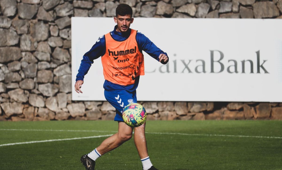 El Tenerife dice adiós a Iván Romero pero no a Kike Salas