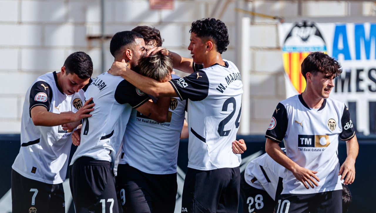 Regreso estelar de Mario Domínguez en el Valencia tras recuperarse de su lesión