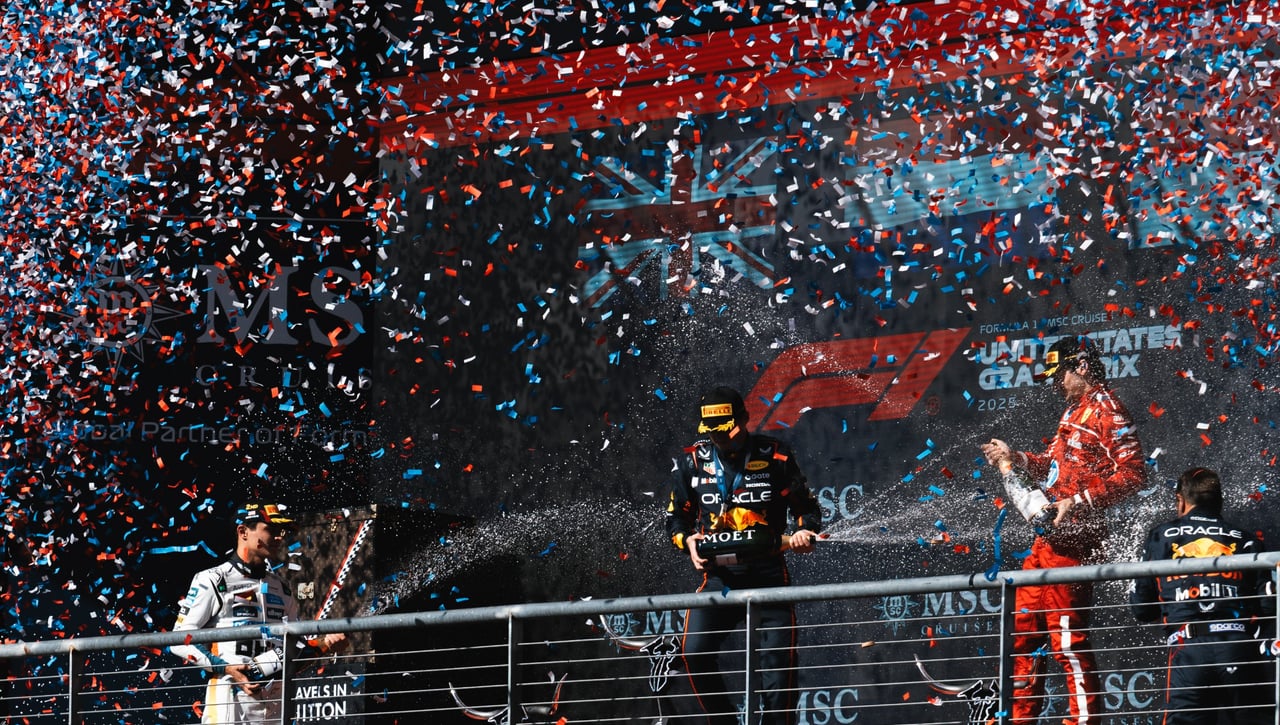 El jefe de McLaren la toma con Max Verstappen: “Ha traspasado el límite en la pista”