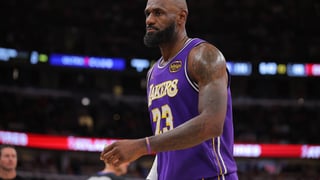 LeBron James hace historia entre lágrimas en Cleveland