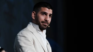 Ilia Topuria se lo comunica a la UFC