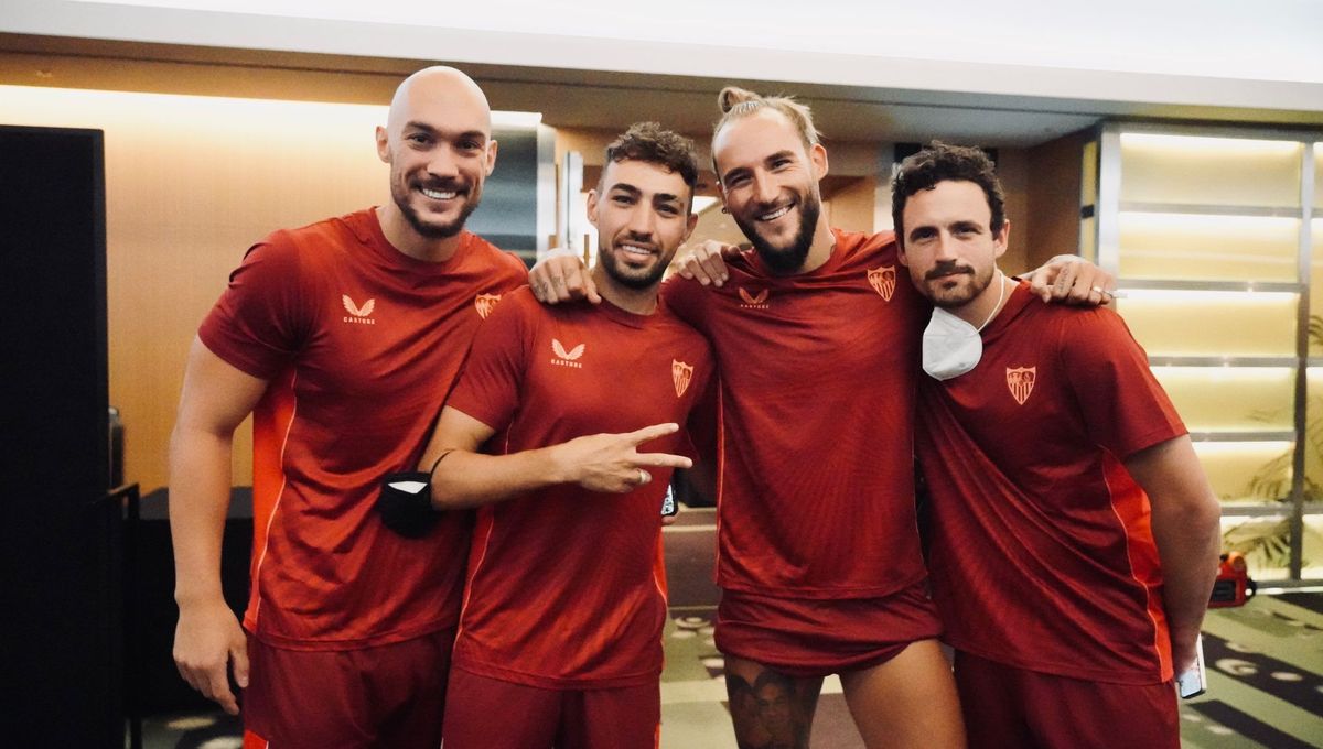 El cálido recibimiento de la plantilla del Sevilla FC a cuatro de sus internacionales