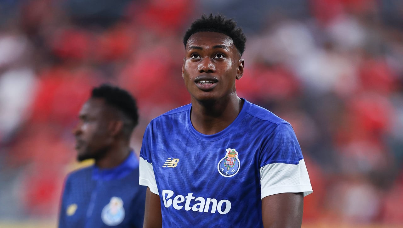 Contemplan el fichaje de Samu Aghehowa