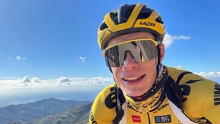 Vingegaard y Carapaz chocan en su meta