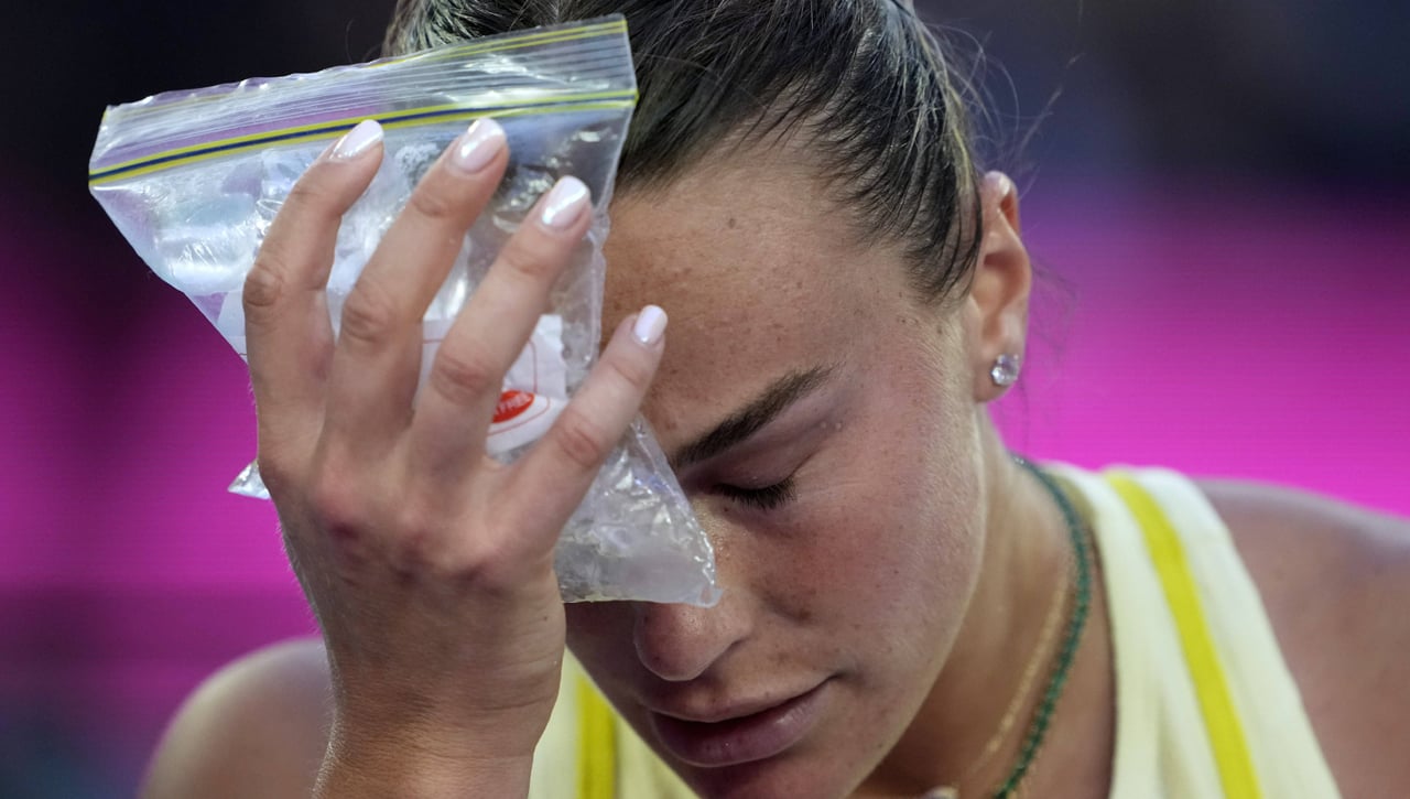 Sabalenka pierde los papeles en plena pista