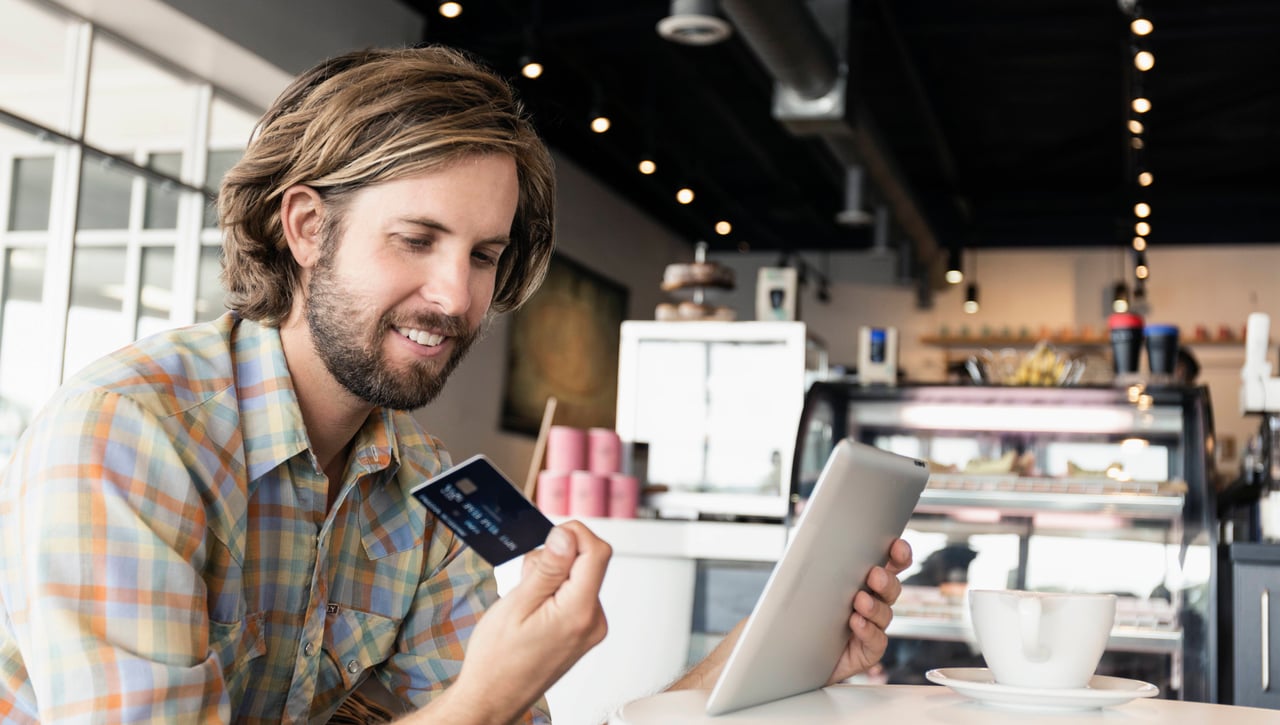 La Policía Nacional alerta sobre el skimming, la estafa más común del Black Friday