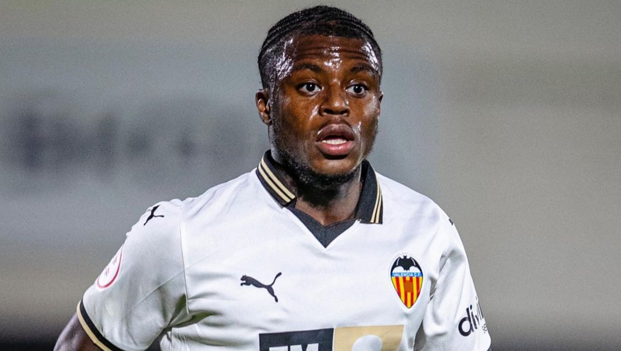 Da el paso y ofrece un contrato a Declan Frith