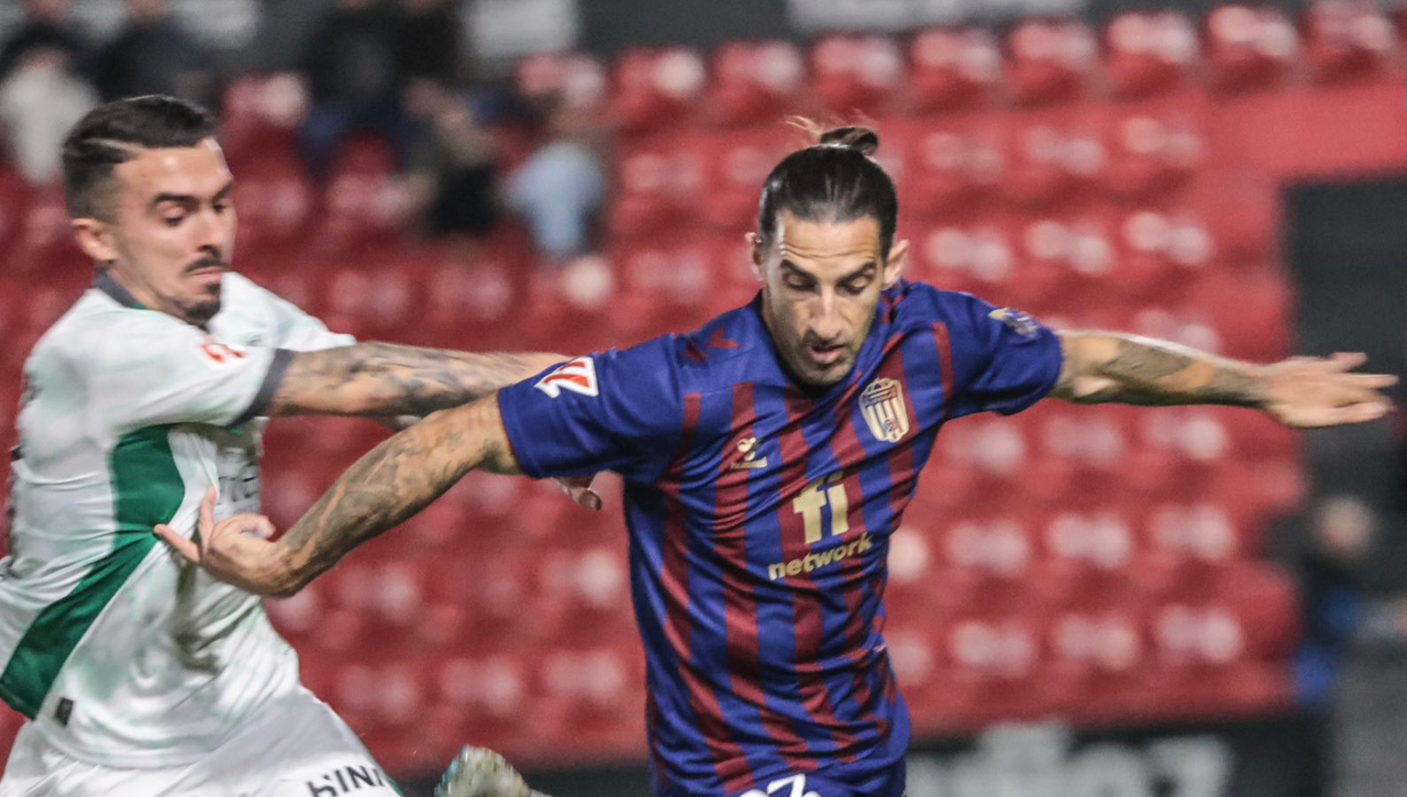Eldense 2-1 Huesca: Chapela y Quintana prolongan el momento