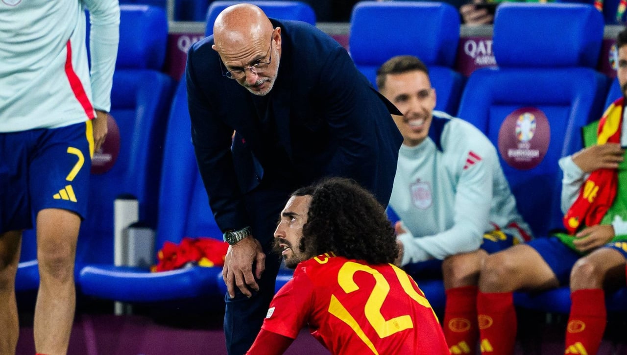 Alejandro Grimaldo se extraña por su suplencia en la Selección española