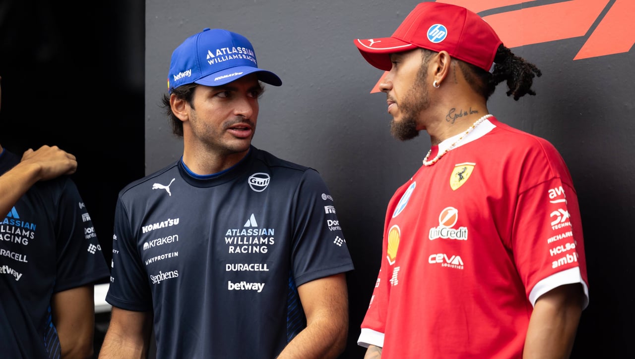 Carlos Sainz le manda un mensaje a Hamilton y Ferrari antes de cerrar el año