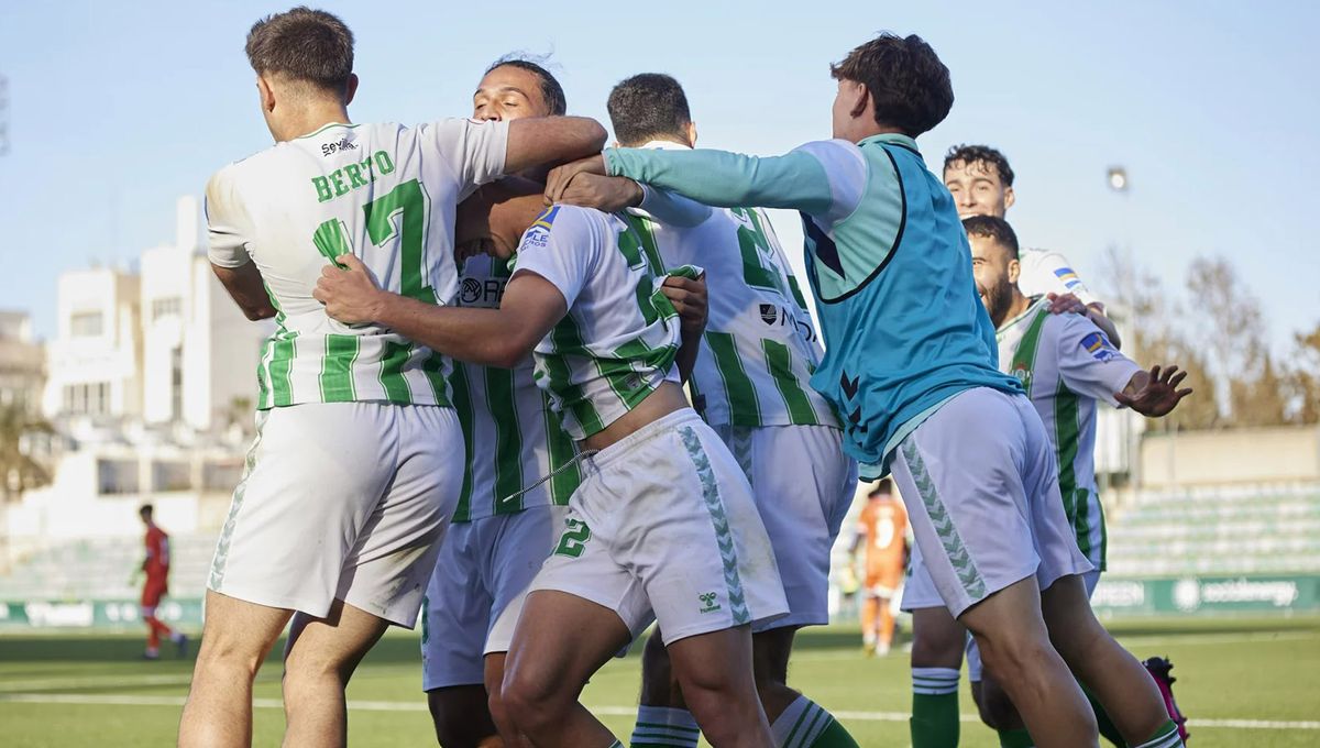 Betis Deportivo 2-0 Vélez: Reina y Fekir permiten soñar con el ascenso