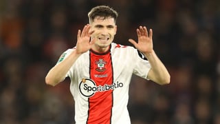 El orden cronológico de los fichajes del Betis: Perraud llega este lunes y será el primero; detalles por Marc Roca; aún queda por Iker Losada