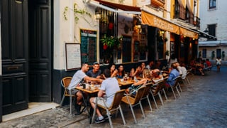 Fumar en la terraza de bares y restaurantes no será posible, tampoco 'vaper'