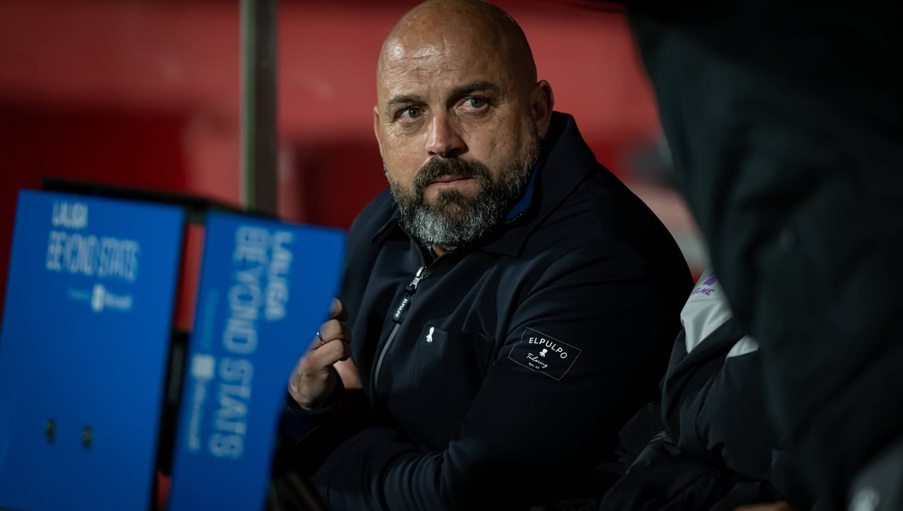 La afición del Espanyol muestra su apoyo a Manolo González