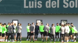 Pellegrini recupera un escudo y una lanza para el centro del campo en el único entreno antes de Copa