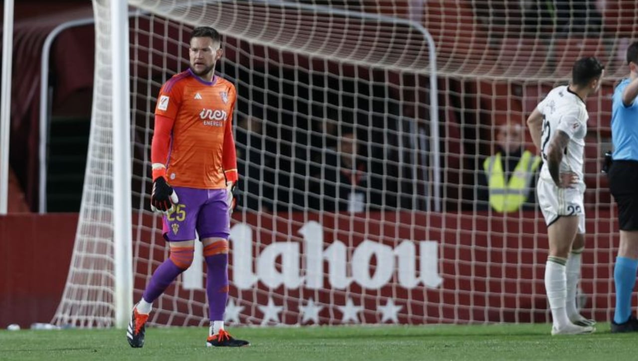 El exsevillista Vaclik se pega un recital pero no evita la destitución de su entrenador