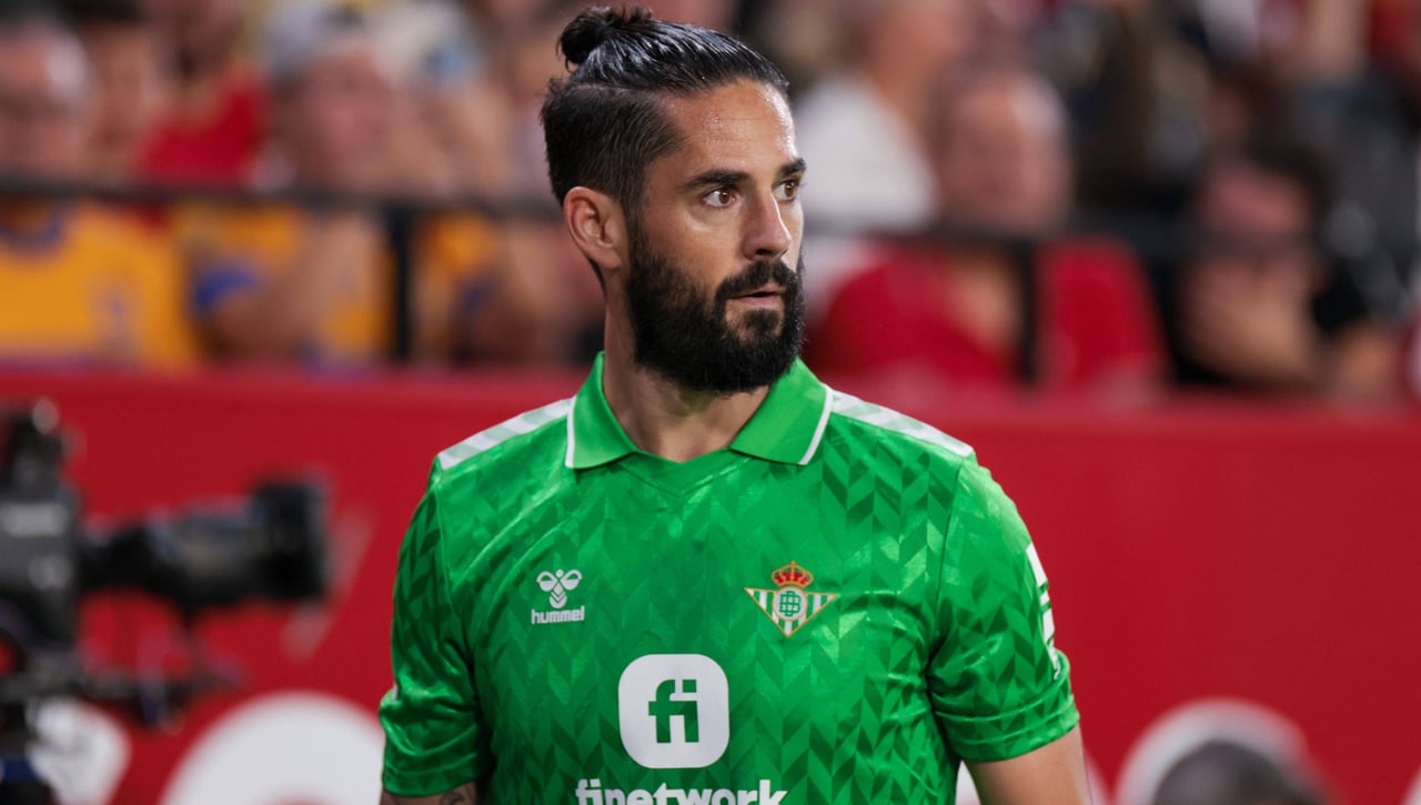 El agente de Isco Alarcón da marcha atrás con el Betis, su inoportuno lapsus y la sombra del Barça