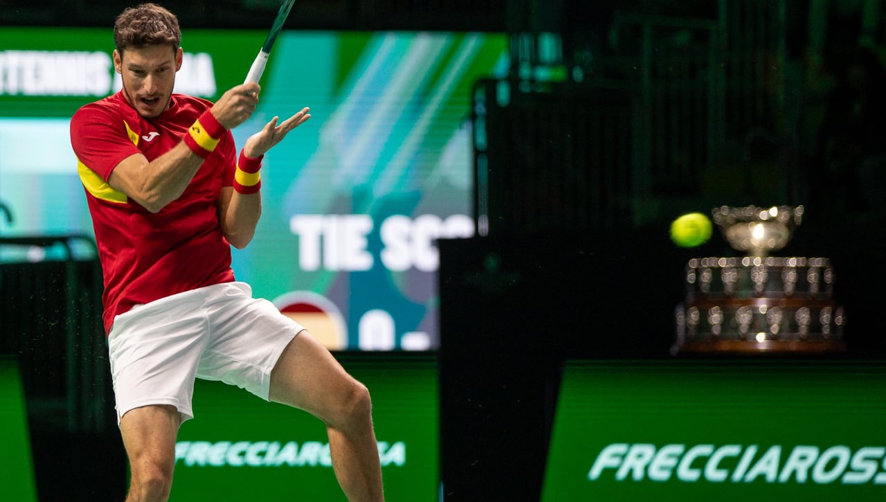 Mensik supera a Carreño y pone a España contra las cuerdas en la Copa Davis