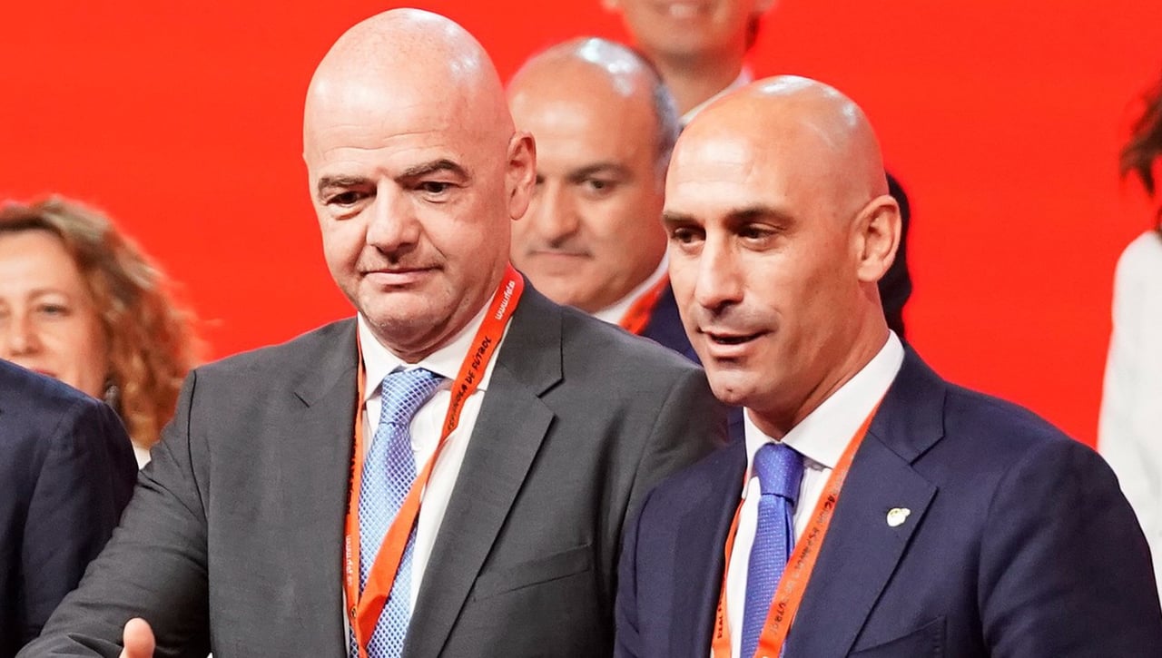 La FIFA suspende a Rubiales