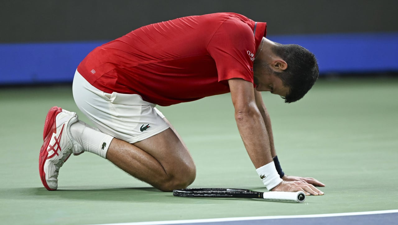La caída más dolorosa de Djokovic en Shanghái, su lesión y una complicada decisión de futuro