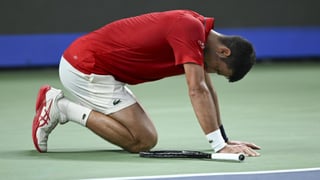 La caída más dolorosa de Djokovic en Shanghái, su lesión y una complicada decisión de futuro