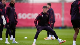 El Sevilla trabaja pendiente del 'deadline' y con nuevas bajas ante el Barça