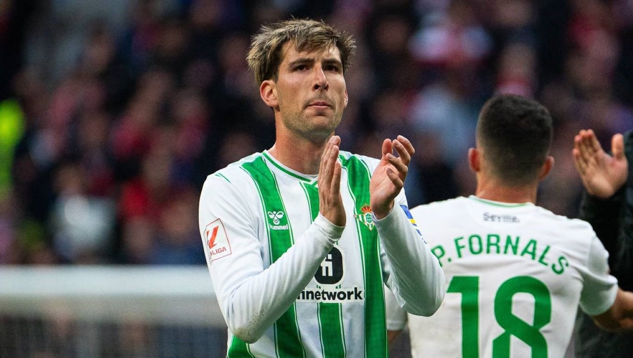 Miranda responde a los que le acusan de irse del Real Betis por dinero