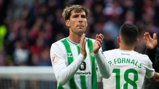 Miranda responde a los que le acusan de irse del Real Betis por dinero