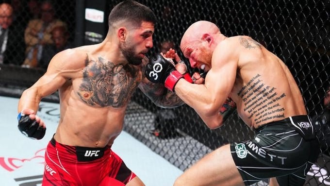 Topuria vence a Emmett y sigue invicto en la UFC