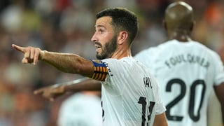 El Valencia toma medidas preventivas con Gayá y Foulquier