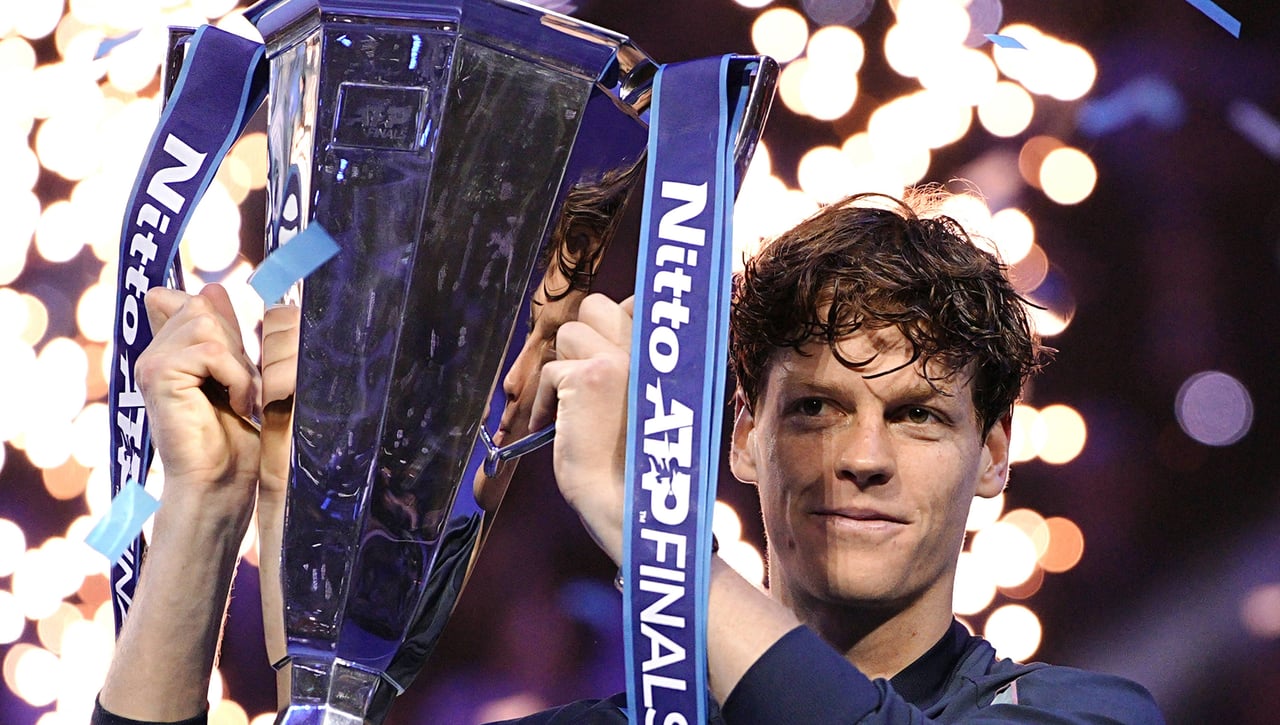 Sinner lo vuelve a hacer y supera a Alcaraz