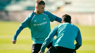 Cuatro ausencias en el Betis con una prueba pendiente para descartar problemas serios