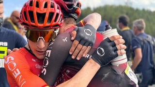 Carlos Rodríguez se baja de la bici tras el Dauphiné