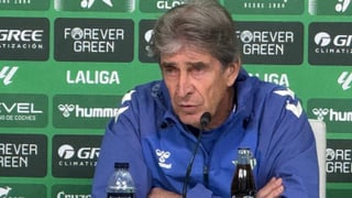 El técnico del Real Betis, Manuel Pellegrini, admite sus errores pero responde a las críticas: "¿Hasta dónde queremos llegar?" 