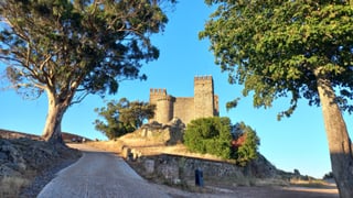 El pueblo andaluz que fue la defensa de Sevilla con su castillo
