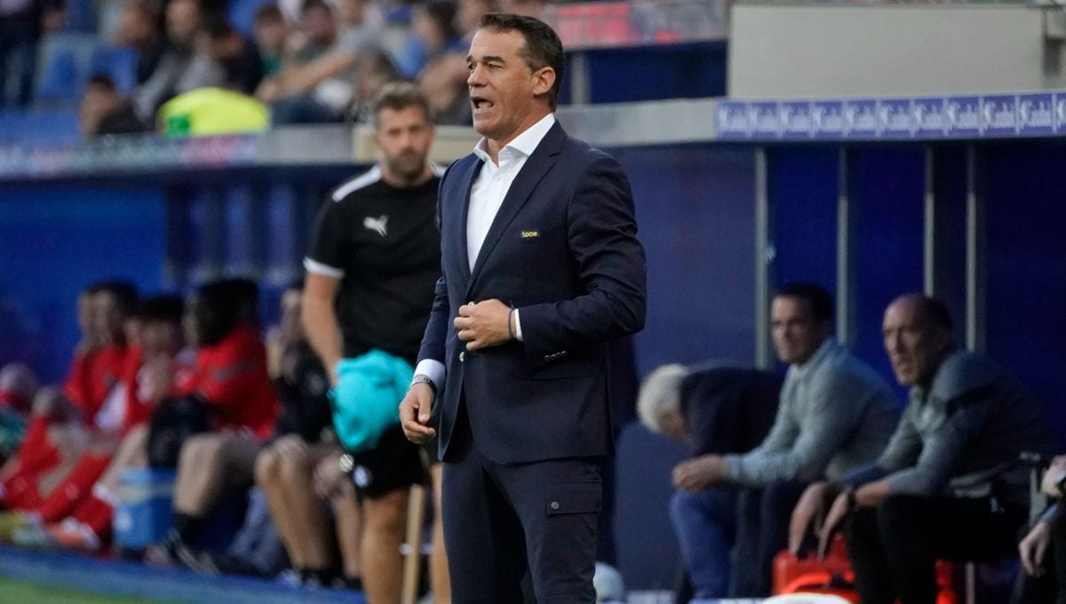 El técnico del Alavés explica cómo se ve la crisis del Sevilla desde la distancia