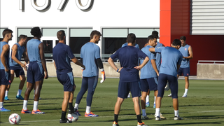 El Sevilla encara con alegría la última sesión previa al viaje a Gran Canaria