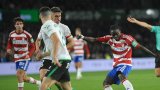 El Racing de Santander sufre cuando mira a los ojos al descenso