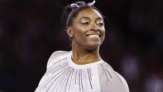 Simon Biles regresa a lo grande en París