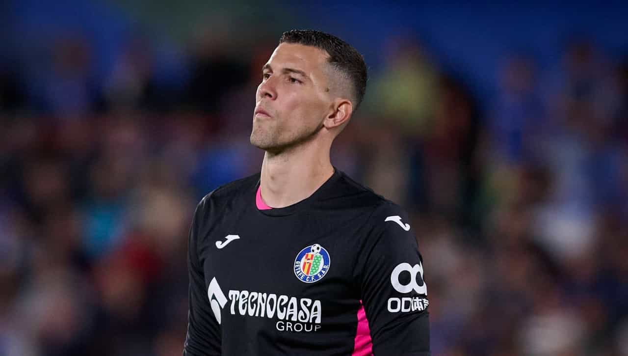 Ofensiva final para cerrar a David Soria