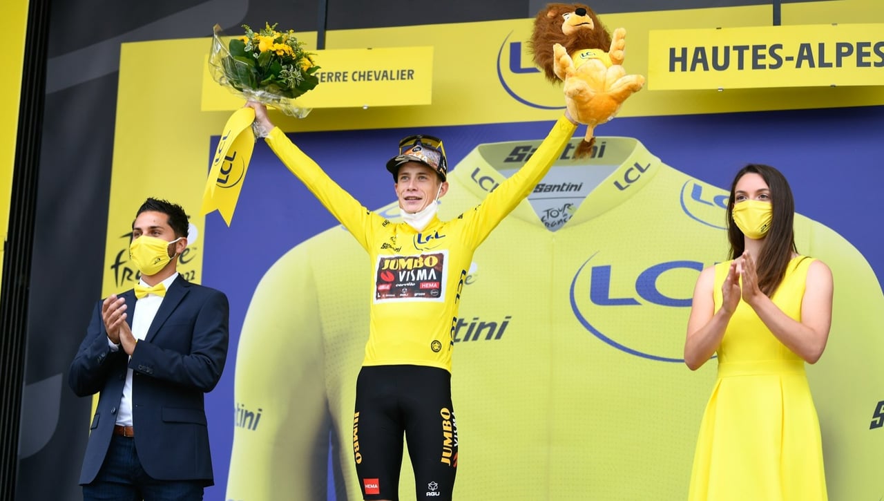 Pidcock entra en la historia del Alpe D'Huez, Vingegaard sigue líder