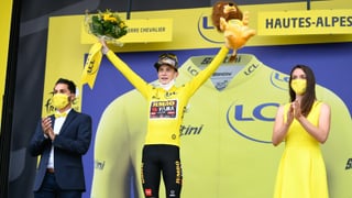 Pidcock entra en la historia del Alpe D'Huez, Vingegaard sigue líder