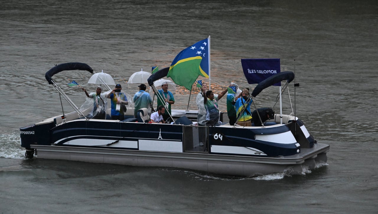 El río Sena aplaza el triatlón en París 