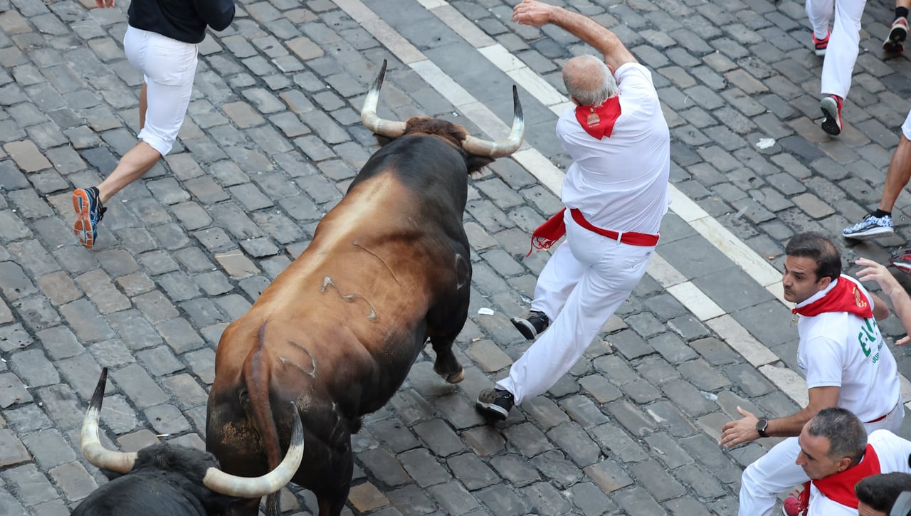 San Fermín 2023, quinto encierro muy rápido y marcado por muchísimas caídas
